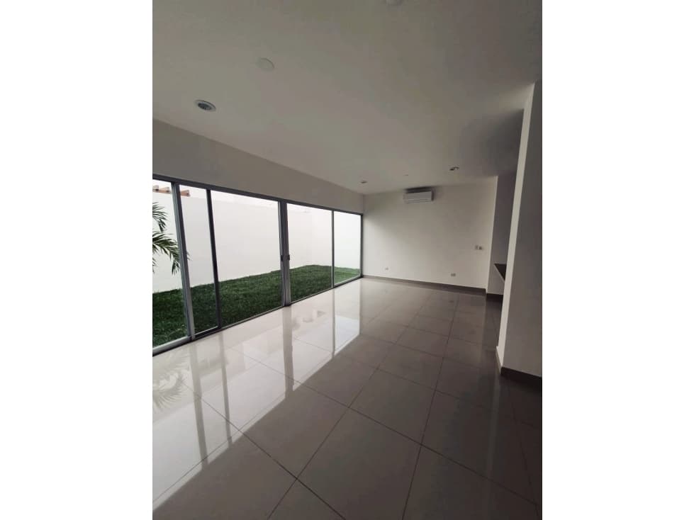 RENTA CASA DE 3 CUARTOS LOS BOSQUES CARMEN — foto 2