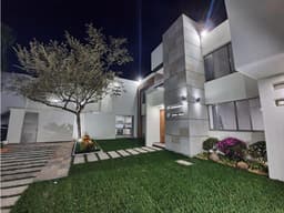 SE VENDE  MODERNA CASA EN FRACCIONAMIENTO DE 8 CASAS
