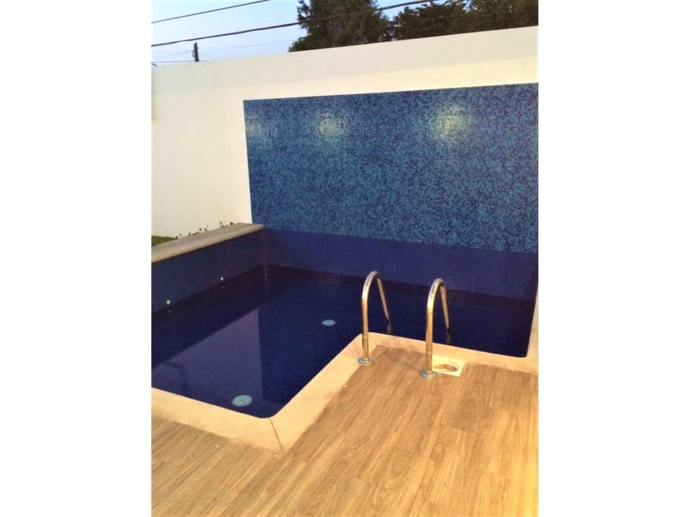 MODERNA CASA CON ALBERCA, ENTREGA INMEDIATA — foto 4