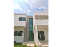 IMPONENTE RESIDENCIA MODERNA DOBLE ALTURA
