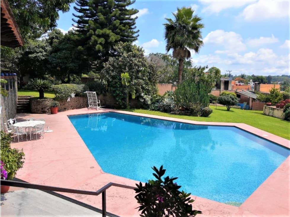 AMPLIA CASA ESTILO CUERNAVACA CON AMPLIA ALBERCA — foto 4