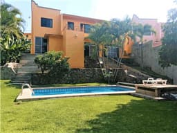 HERMOSA CASA SOLA EN UNA PLANTA VIG. 24/7 AL SUR DE CUERNAVACA