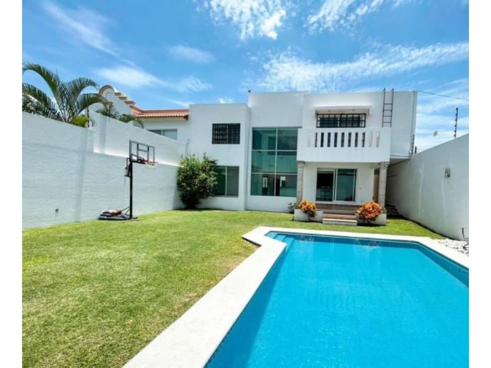 ESPECTACULAR CASA TECHO DOBLE ALTURA AL SUR DE CUERNAVACA — foto 1