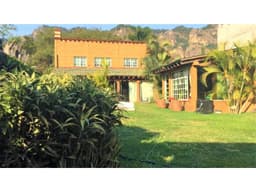 HERMOSA CASA EN TEPOZTLÁN LA MEJOR ZONA Y EL MEJOR CLIMA