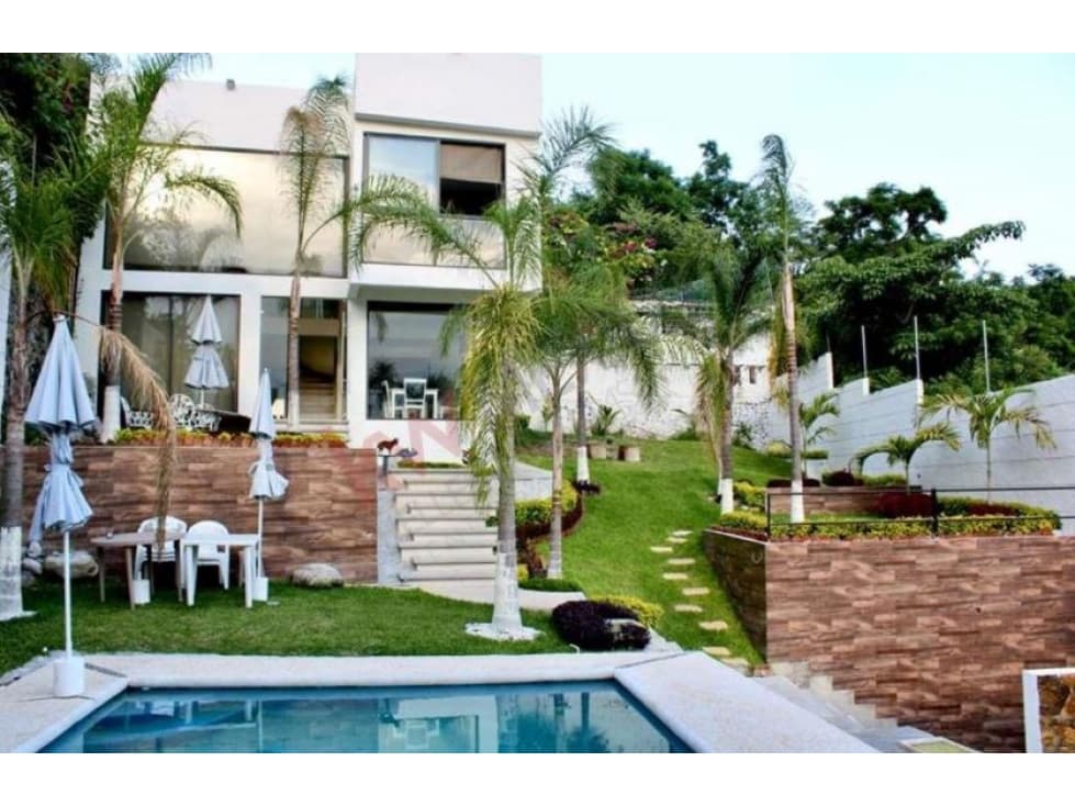 CASA MODERNA EN PRIV. CON ALBERCA PRIVADA EN CUERNAVACA — foto 1