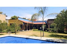 EXCELENTE CASA ESTILO HACIENDA UN NIVEL AL SUR DE CUERNAVACA