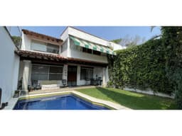 MAGNIFICA OPORTUNIDAD, CASA EN CUERNAVACA CON VIG. Y ALBERCA PRIV.