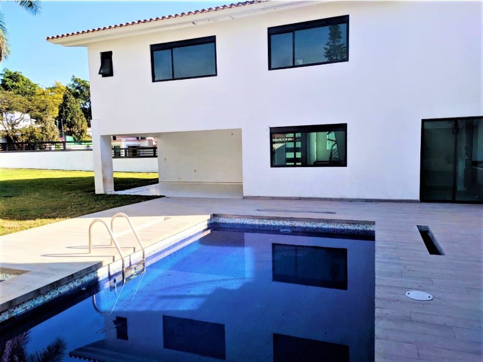 MAGNIFICA CASA CON 6 RECAMARAS EN CUERNAVACA ORIENTE — foto 1