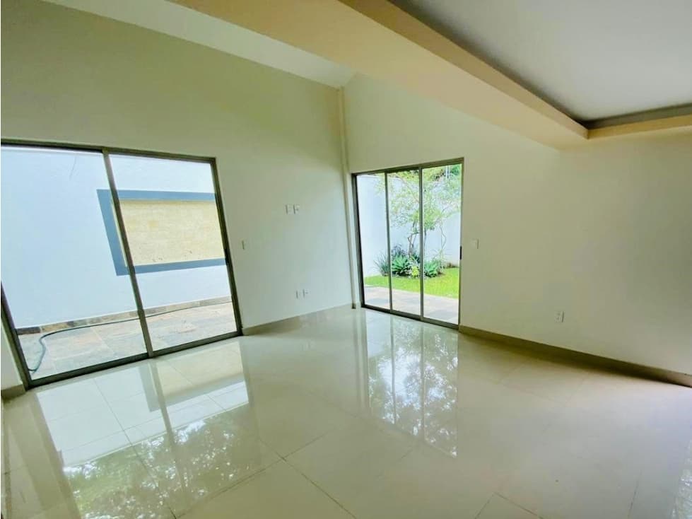ESPECTACULAR CASA REMODELADA EN ZONA DORADA — foto 6