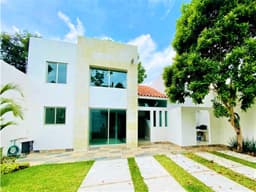 ESPECTACULAR CASA REMODELADA EN ZONA DORADA