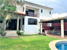 HERMOSA CASA CON VISTA PANORAMICA Y VIG. 24 HRS.