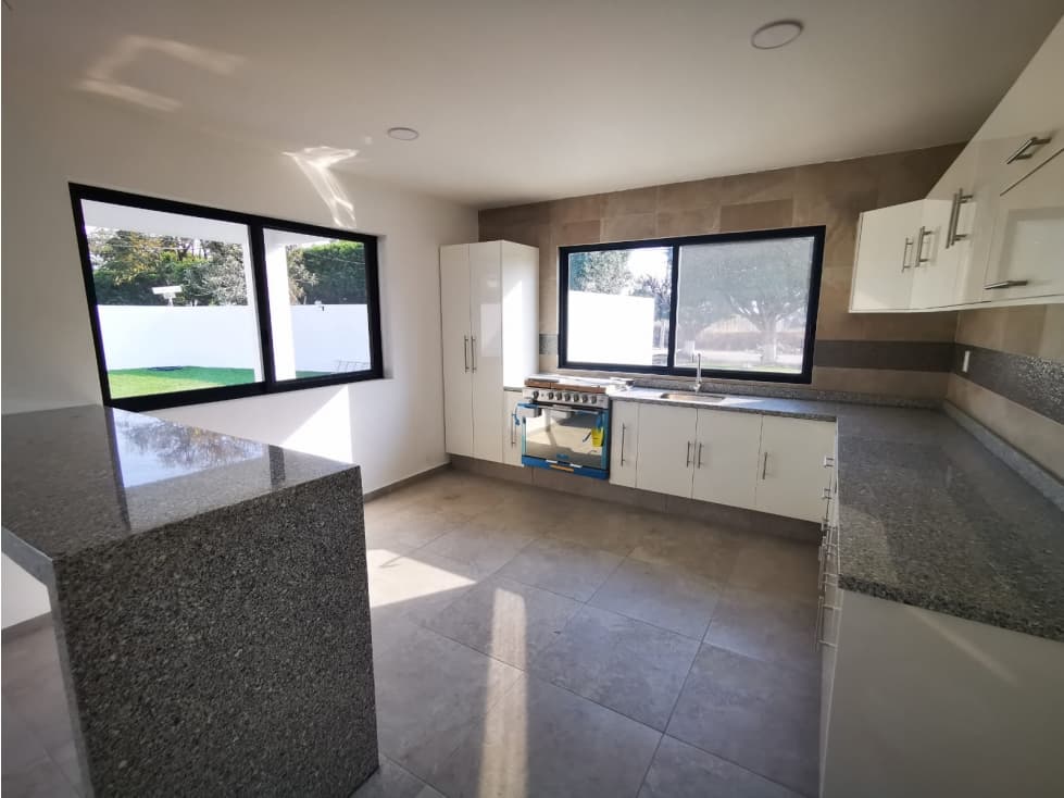 ESTRENA EXCELENTE PROPIEDAD CON AMPLIO TERRENO — foto 6