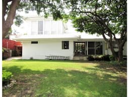 HERMOSA CASA CON TECHO DOBLE ALTURA Y AMPLIO JARDIN EN CUERNAVACA