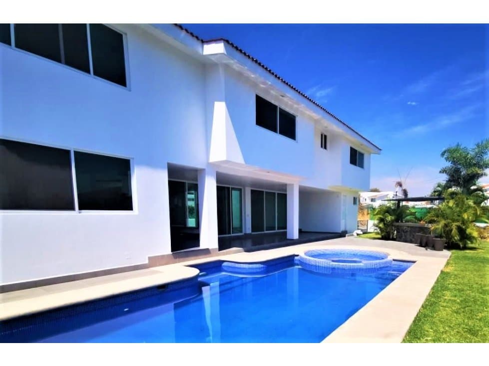 EXCELENTE CASA CON ALBERCA EN LOMA DE COCOYOC — foto 1