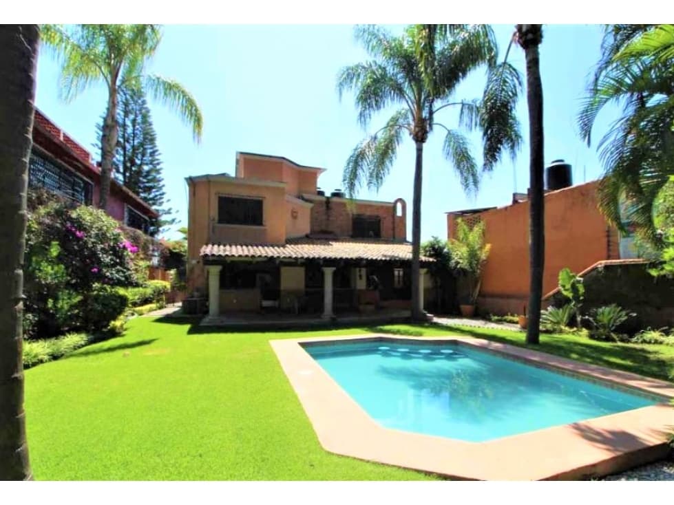 AMPLIA CASA CON ALBERCA EN CUERNAVACA — foto 1