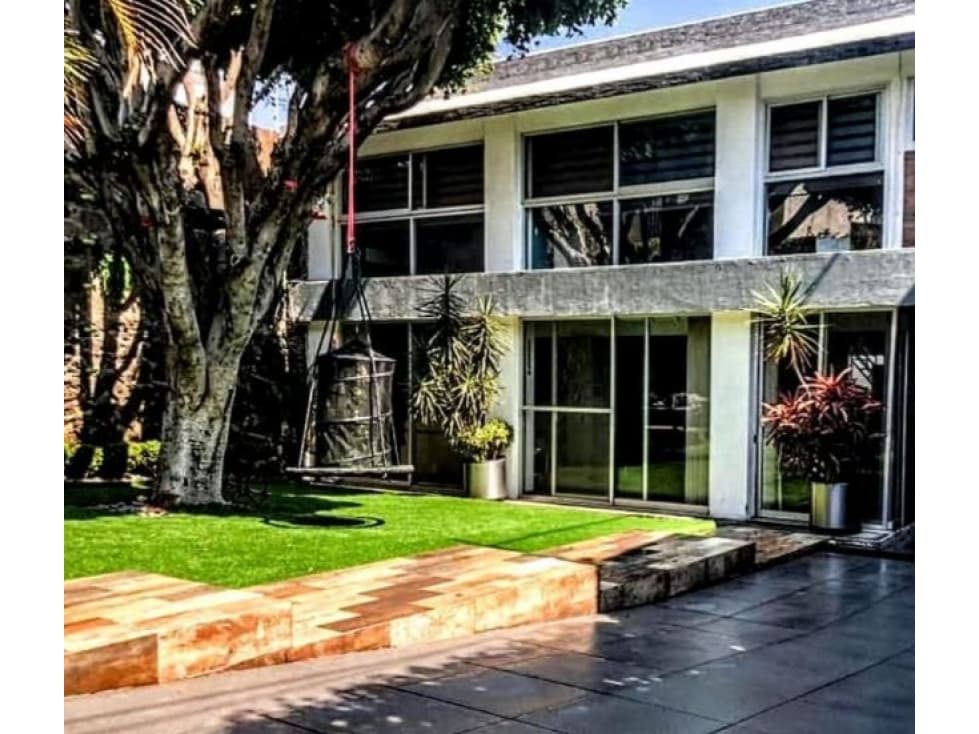 CASA MODERNA EN ZONA DORADA DE CUERNAVACA — foto 1