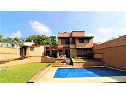 CASA EN LA ZONA DORADA DE LA CIUDAD DE CUERNAVACA