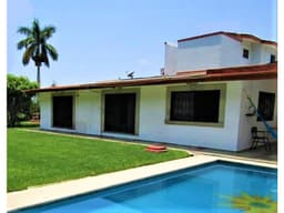 HERMOSA CASA EN UN NIVEL EN CUERNAVACA