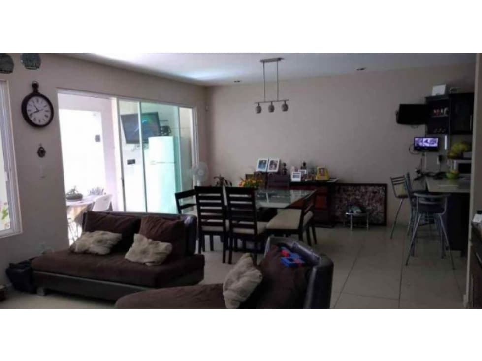 CASA SEMI NUEVA CON ALBERCA AL SUR DE CUERNAVACA — foto 4