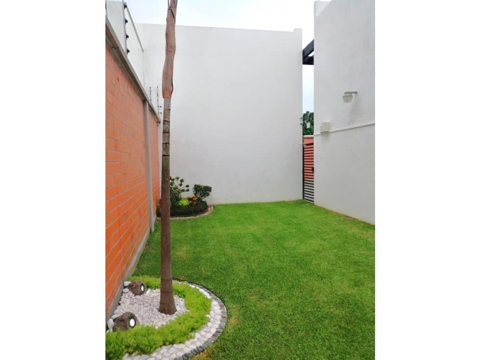 CASA EN PRIVADA CON ACABADOS DE LUJO ZONA BURGOS — foto 5