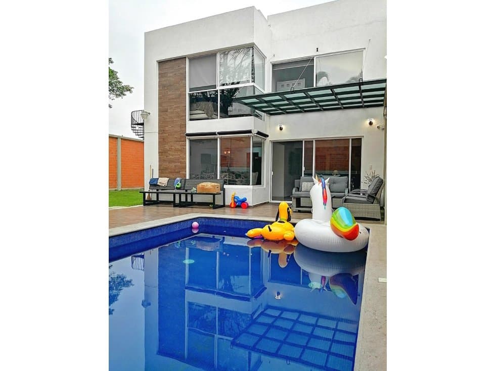CASA EN PRIVADA CON ACABADOS DE LUJO ZONA BURGOS — foto 1