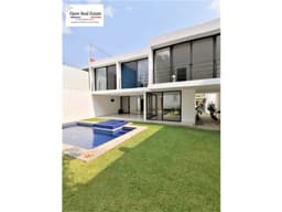 CASA MINIMALISTA EN FRACCIONAMIENTO