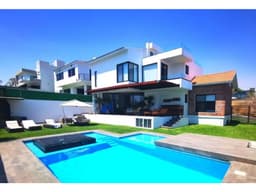 ESPECTACULAR CASA EN COCOYOC CON JARDÍN Y ALBERCA