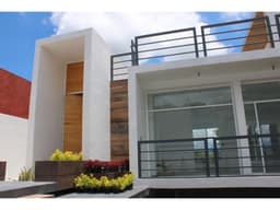 HERMOSA ARQUITECTURA, CASA ESTILO MODERNO, EN BURGOS