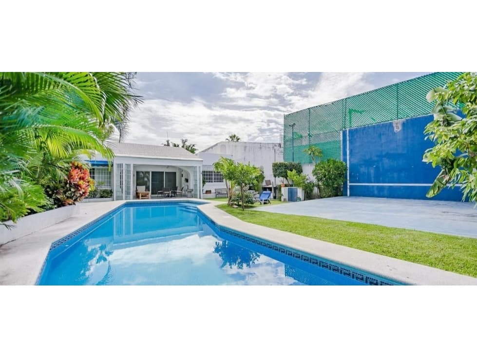 EXCELENTE CASA CON ALBERCA AL SUR DE CUERNAVACA — foto 1