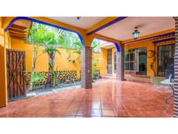 HERMOSA CASA A UNA CUADRA DE LOMAS DE CUERNAVACA