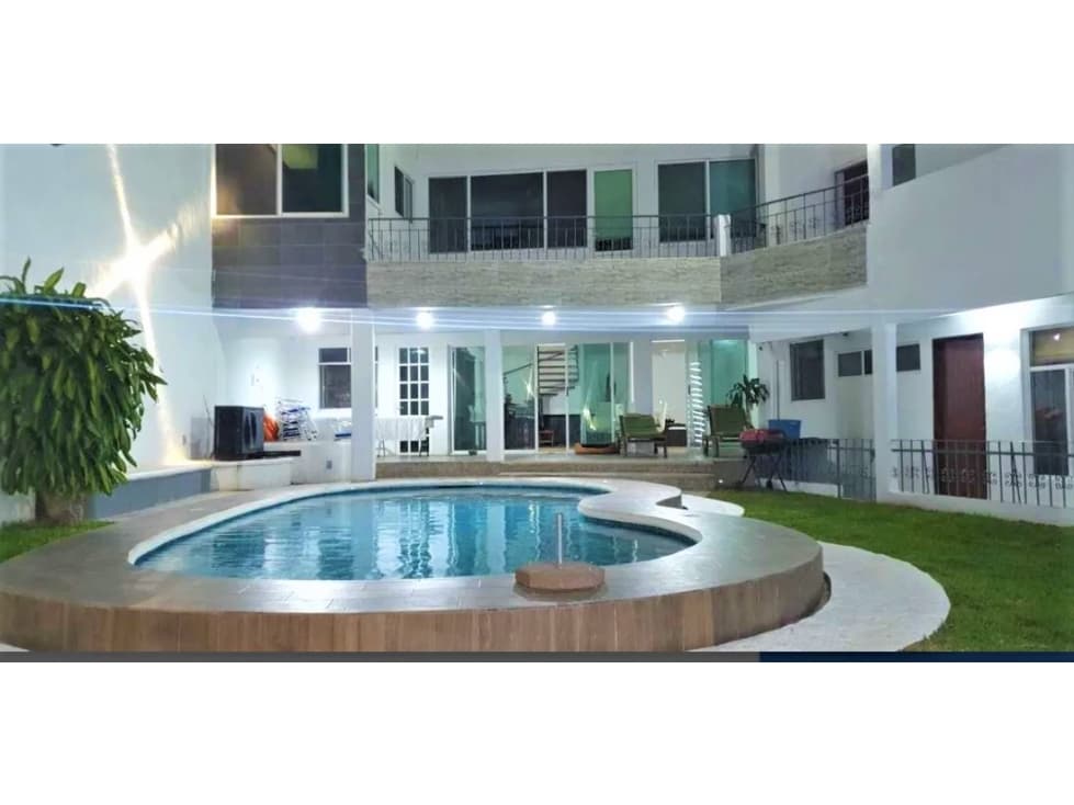 ENORME CASA EN ZONA DORADA DE CUERNAVACA — foto 1