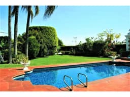 EXCELENTE CASA EN UN NIVEL, REMODELADA, SEGURIDAD 24/7