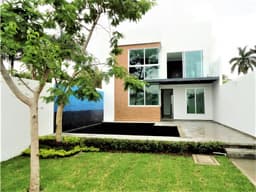OPORTUNIDAD, CASA UNICA EN LA ZONA, SEMINUEVA, ALBERCA