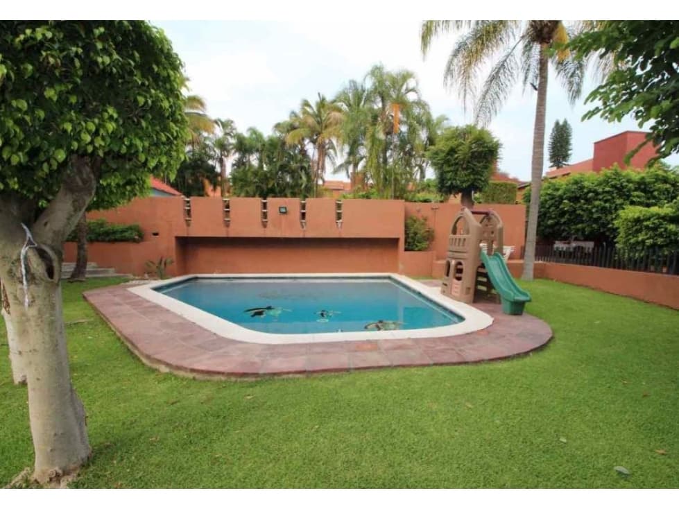 AMPLIA CASA EN CUERNAVACA CON ESTRICTA VIGILANCIA — foto 4