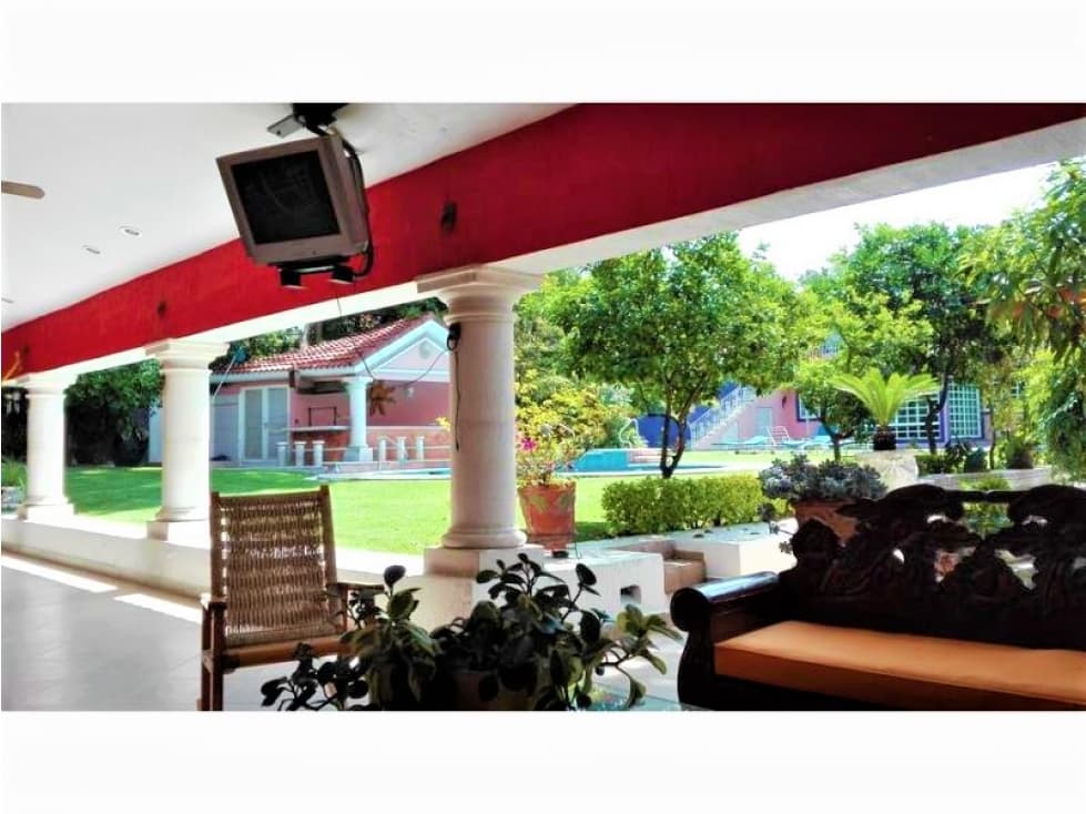 HERMOSA Y COMODA CASA DE UN NIVEL CON BUNGALOW — foto 4