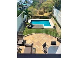 EXCELENTE CASA EN FRACC. CON ALBERCA PRIVADA Y VIG. 24 HRS.