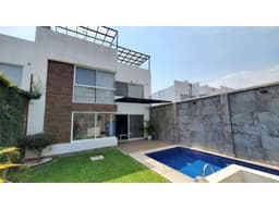 EXCLUSIVA CASA MINIMALISTA CON ALBERCA AL SUR DE CUERNAVACA