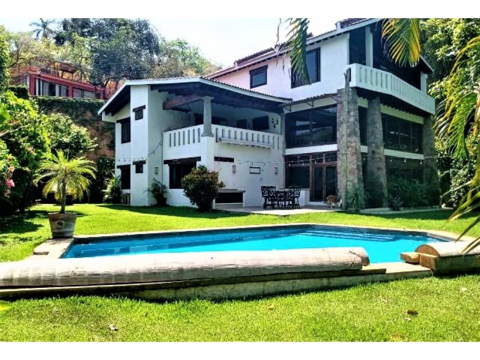 CASA EN FRACC. ESTILO CALIFORNIANO EN CUERNAVACA — foto 1
