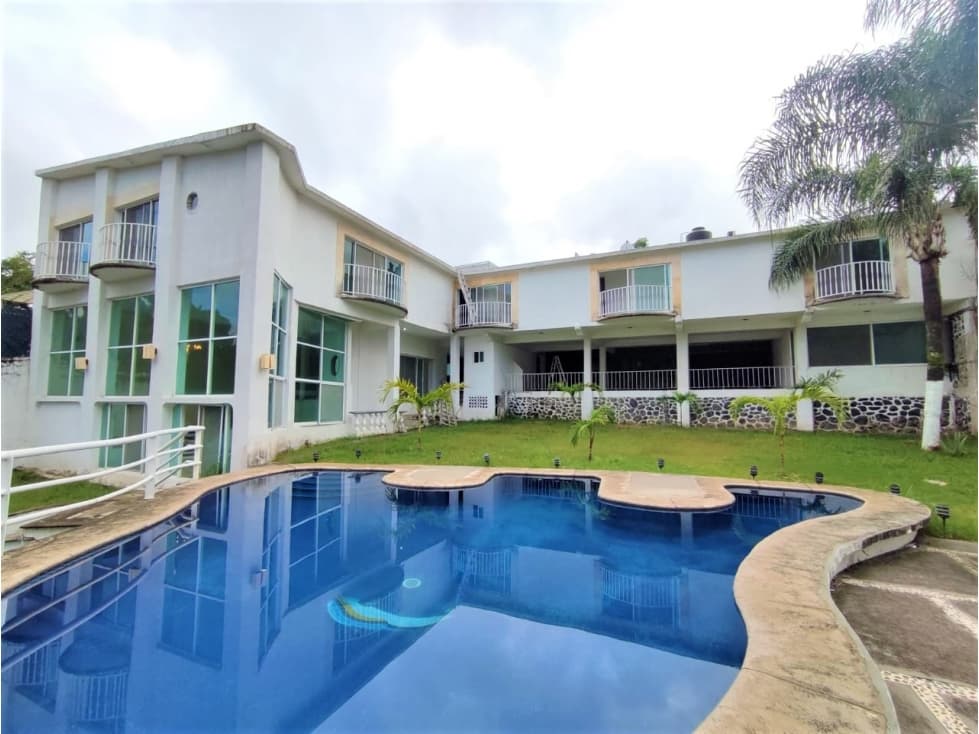 ENORME RESIDENCIA ESTILO INGLES, REMATEE!! — foto 3