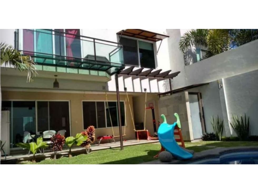 CASA SEMI NUEVA CON ALBERCA AL SUR DE CUERNAVACA — foto 1