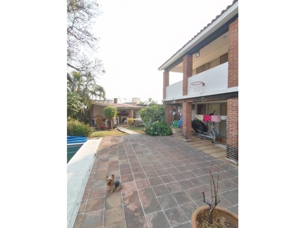 CASA CON 856 MTS. GRAN ALBERCA, PARA REMODELAR — foto 4