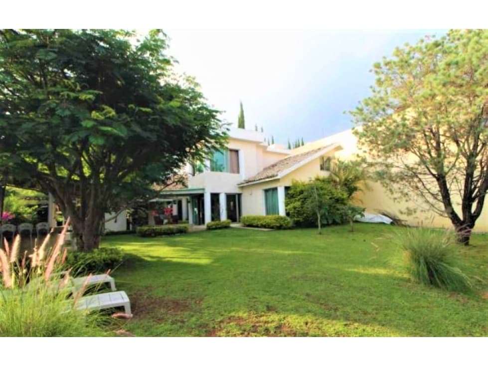 EXCELENTE CASA EN FRACC. CON AMPLIO JARDIN EN CUERNAVACA — foto 1
