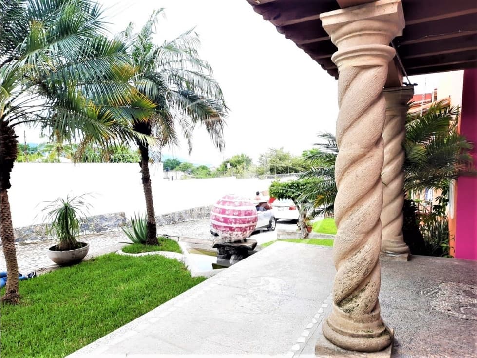 EXCELENTE CASA CON ALBERCA Y SEGURIDAD — foto 5