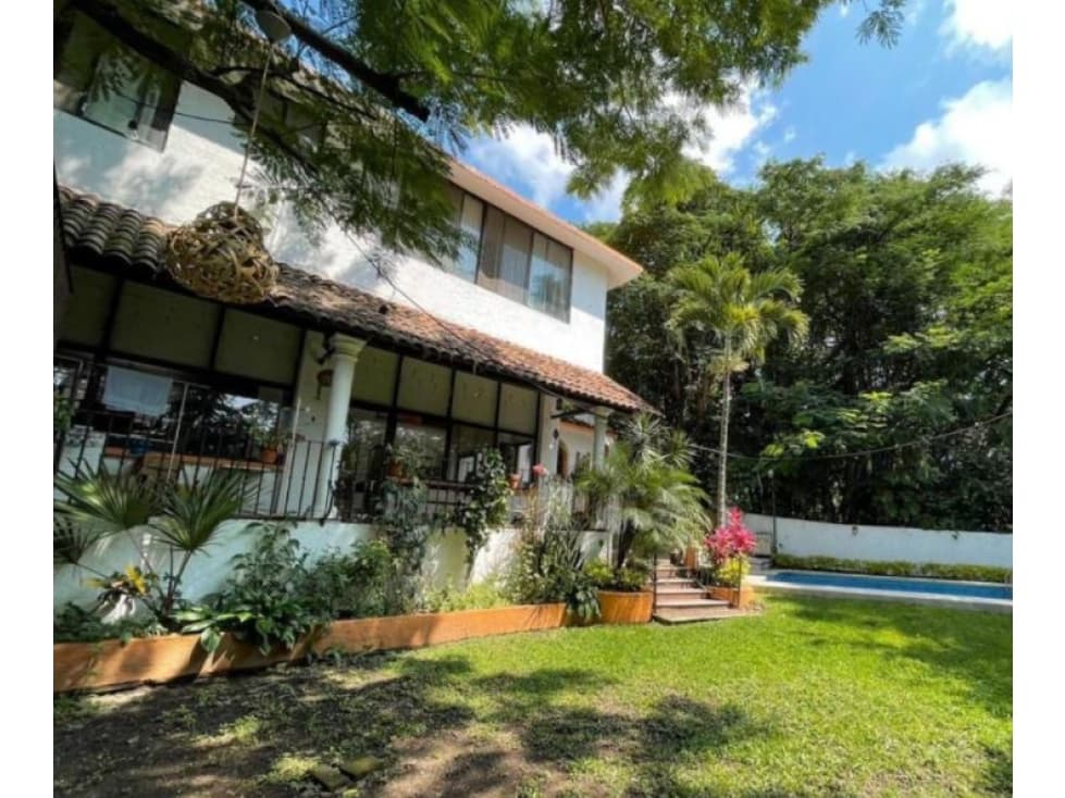 CASA EN FRACC. CON AMPLIOS ESPACIOS, JARDÍN Y ALBERCA INDEP. — foto 4