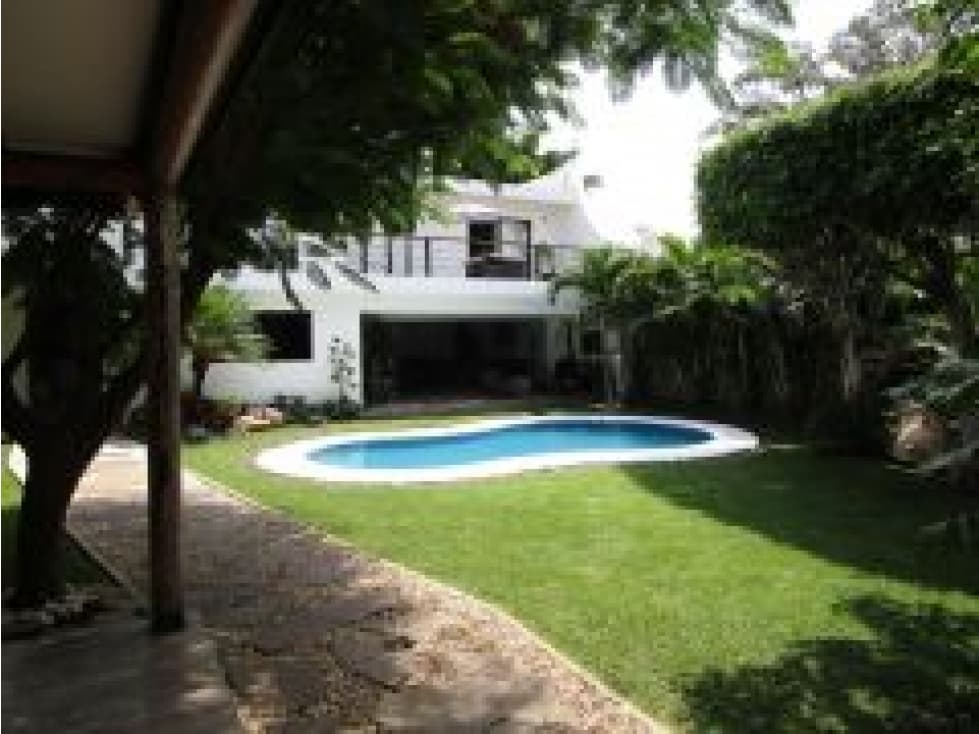 EXCELENTE CASA REMODELADA, EN EXCLUSIVO FRACC. EN CUERNAVACA — foto 3