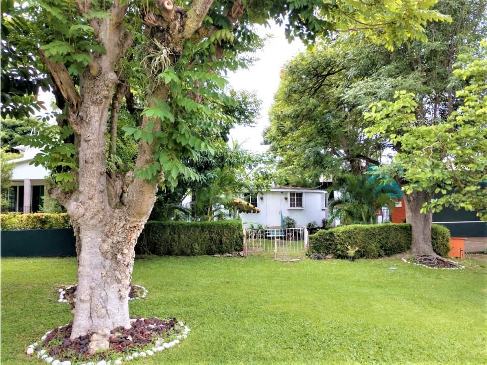 OPORTUNIDAD, CASA EN LOMAS DE CUERNAVACA, PRECIO DE TERRENO — foto 1