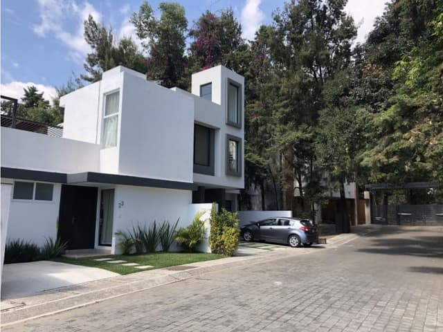 CASA CON ALBERCA EN FRACC. AL NORTE DE CUERNAVACA