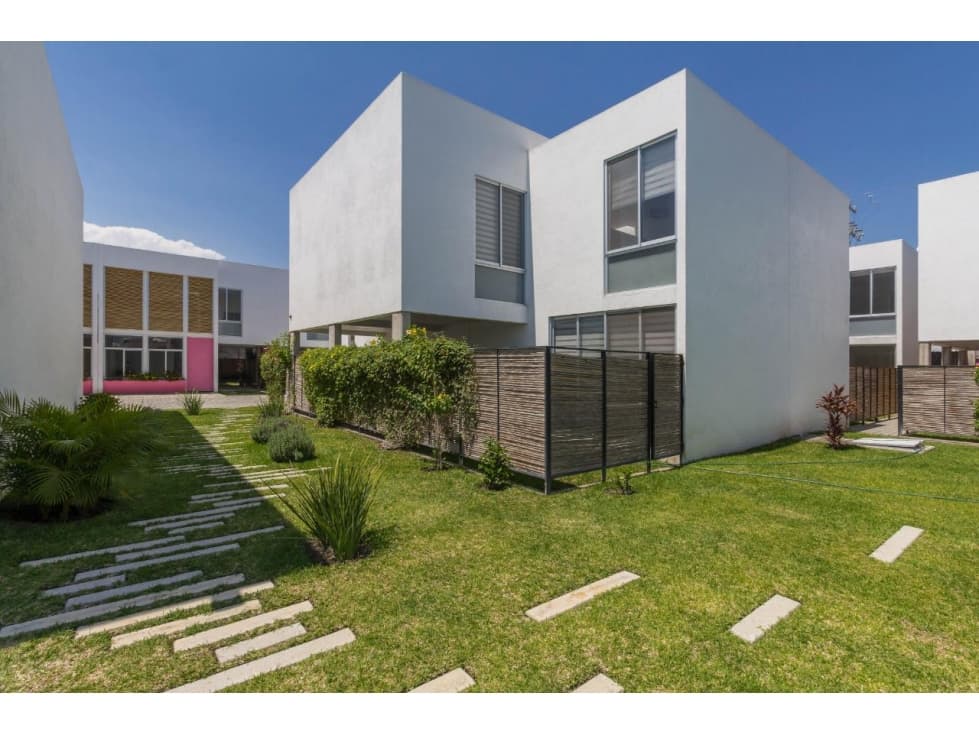 ESTRENA RESIDENCIA CON ALBERCA Y TECHO DOBLE ALTURA — foto 1