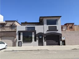 Casa en venta con vista al mar y enfrente de la playa