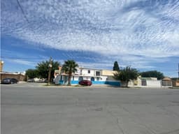 LOCAL COMERCIAL U OFICINAS EN RENTA EN FRACC VILLAHERMOSA